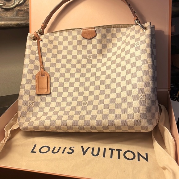 Louis Vuitton Handbags - 💯% Authentic Louis Vuitton
Graceful Handbag Damier MM✨